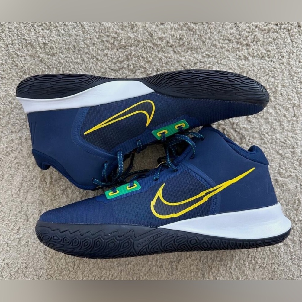 Nike - Picture 2 of 3